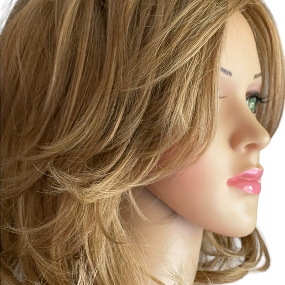 Daisy Fuentes wow wig by Luxhair color 14/26 regular style long & Luscious - Picture 10 of 15